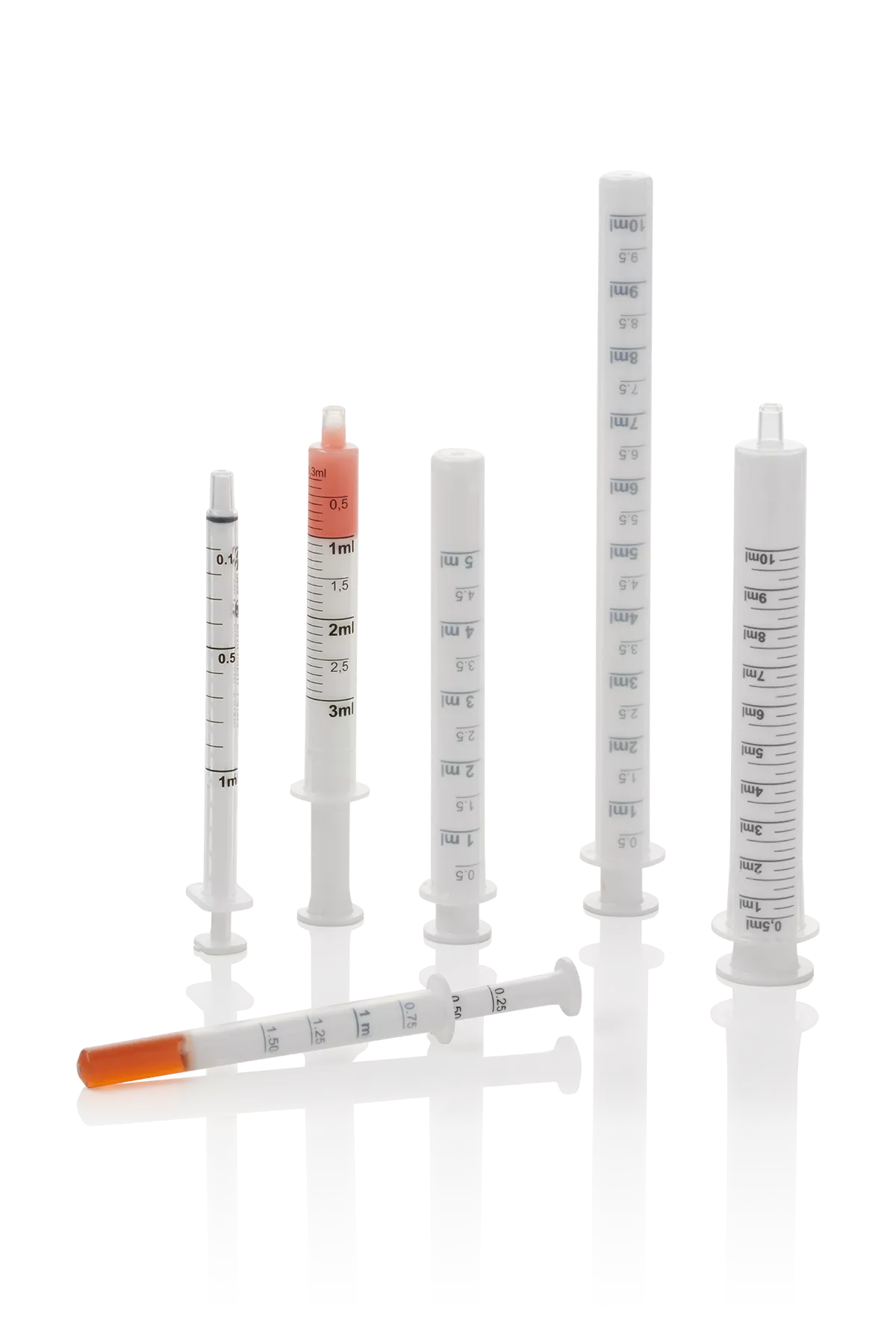 Three ranges of dosing pipettes: Evolution (1ml), Advanced (3ml and 10ml) and Classic (1.5ml, 5ml and 10ml). The Classic 1.5ml and Advanced 3ml pipettes are filled with pink and dark orange liquid.